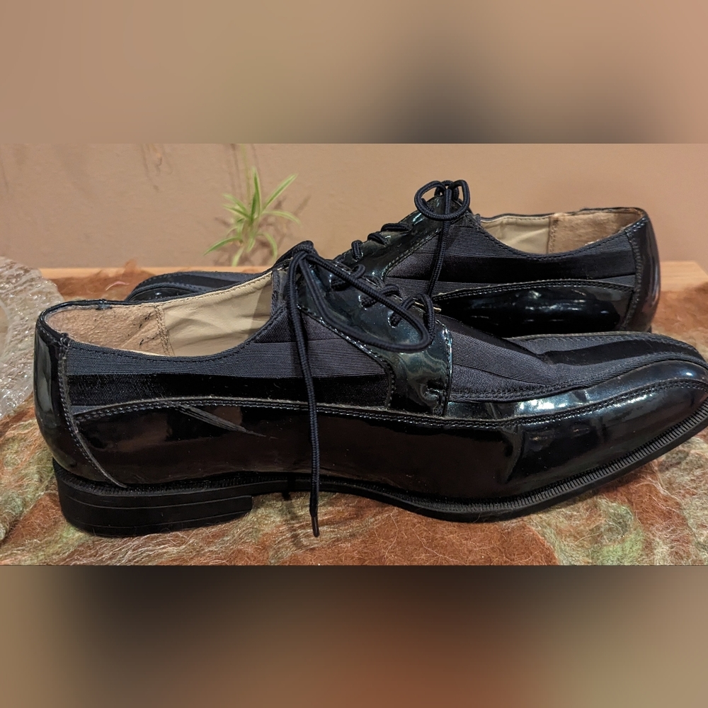Men's black dress shoes